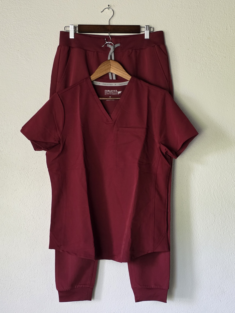 ​NWT Fabletics MotionTech Scrub Set V-Neck Top & Joggers Wine Burgundy Size M